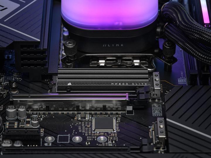 Actual product image Corsair MP600 ELITE 4TB NVMe PCIe M.2 SSD with heatsink (4000 GB, M.2 2280)