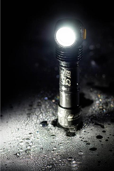 Image du produit ArmyTek Elf C2 Micro-USB Lampe frontale Lampe frontale / lampe à main (11.13 cm, 1100 lm)