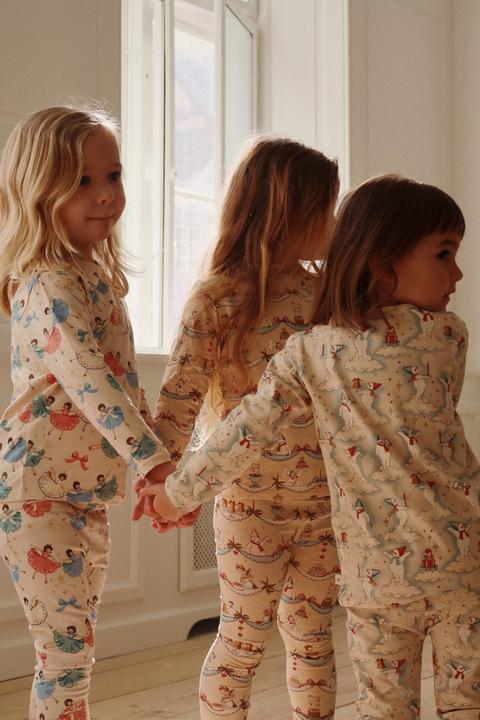 Actual product image Konges Slojd Basic pyjamas GOTS Sugar Pie (104)