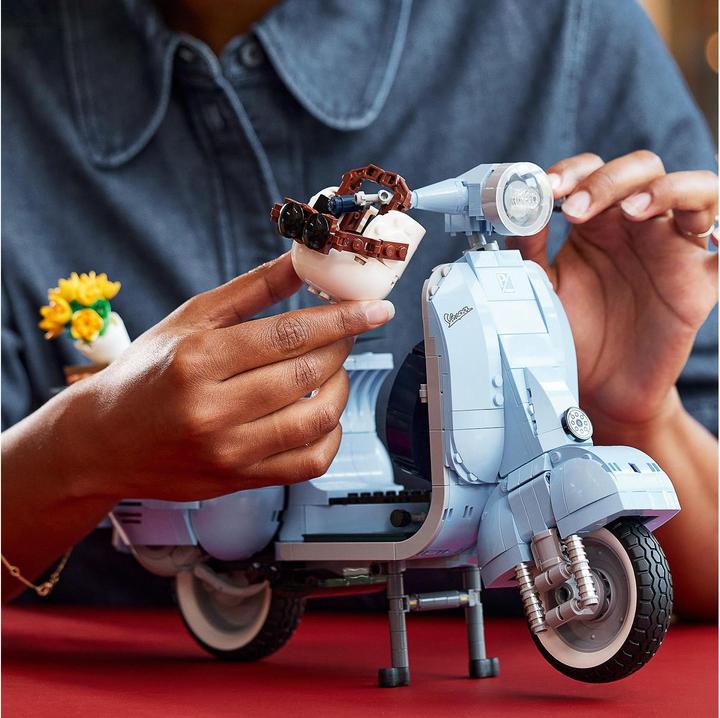 Image du produit LEGO Vespa 125 (10298, LEGO Icons, LEGO difficiles à trouver)
