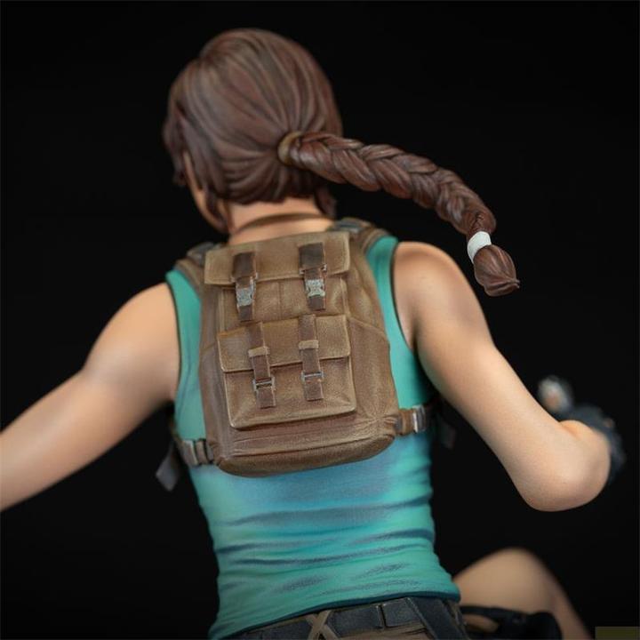 Produktbild Dark Horse Tomb Raider PVC Statue Lara Croft 24 cm