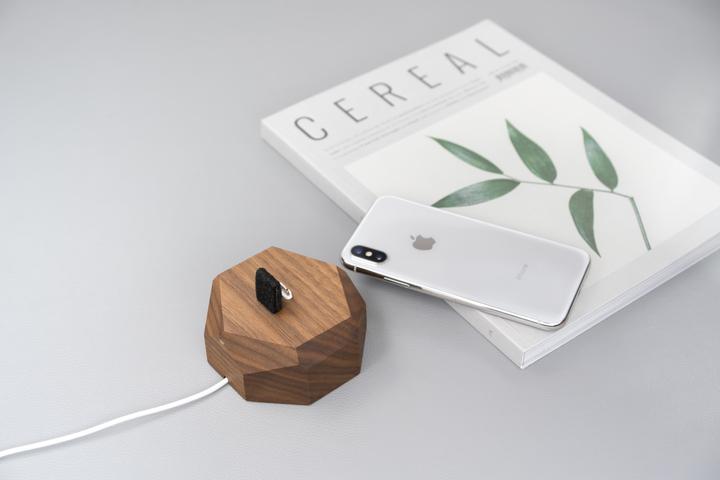 Actual product image Oakywood iPhone Dock - Docking station - Lightning