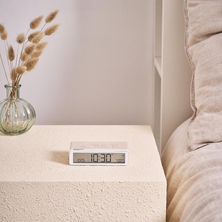 Produktbild Lexon Digitalwecker Flip Classic Pantone Sand Dollar