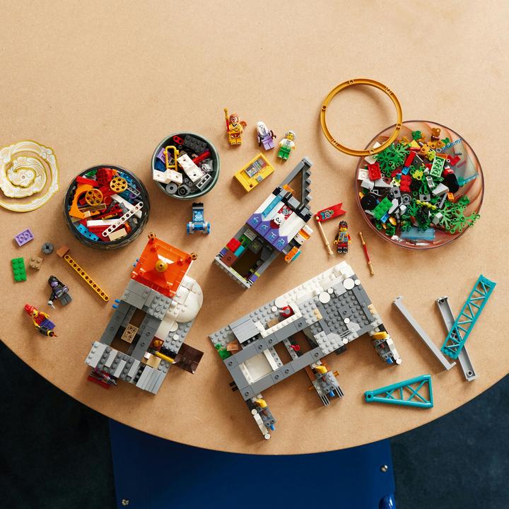 Actual product image LEGO 80054 5th anniversary of Megapolis City (80054, LEGO Monkie Kid)