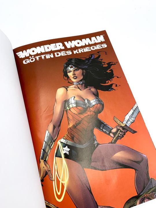 Actual product image Panini Wonder Woman - Göttin des Krieges (Deluxe Collection) (German, David Finch, 2020)