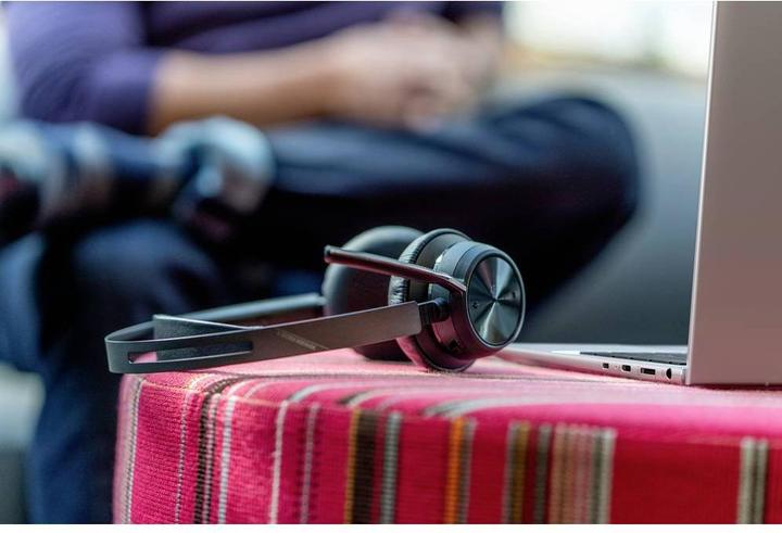 Actual product image Poly Voyager Focus 2 (Wireless, Cable, USB-C)