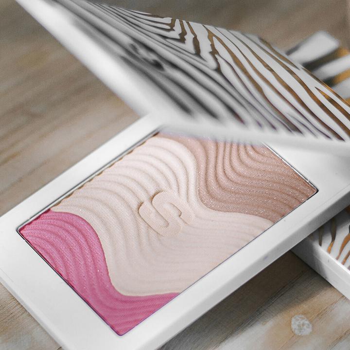 Actual product image Sisley Phyto-Touche Poudre Eclat Soleil (Peach Gold)