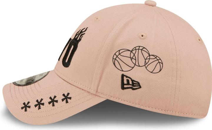 Actual product image New Era 9Forty Strapback Tokyo Graphic