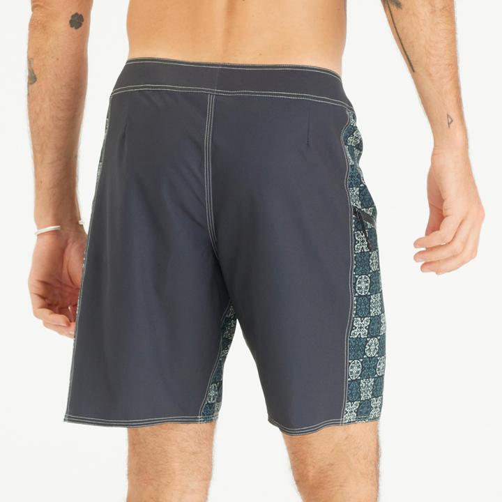Actual product image Olaian Boardshorts Herren lang 500 Arch Taow 19" schwarz (42)