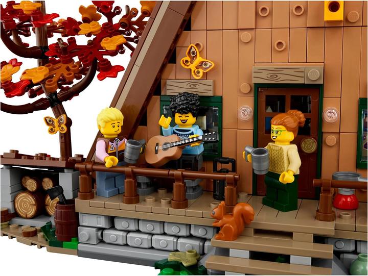 Actual product image LEGO Ideas Finn Cottage 21338 (21338, LEGO Ideas, LEGO Rare Sets)