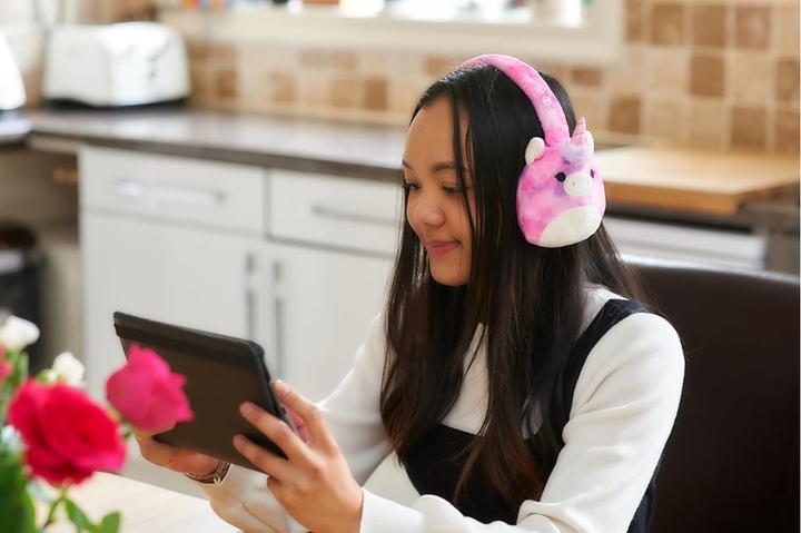Immagine prodotto Squishmallows Cuffie Bluetooth di peluche di Lola l'Unicorno