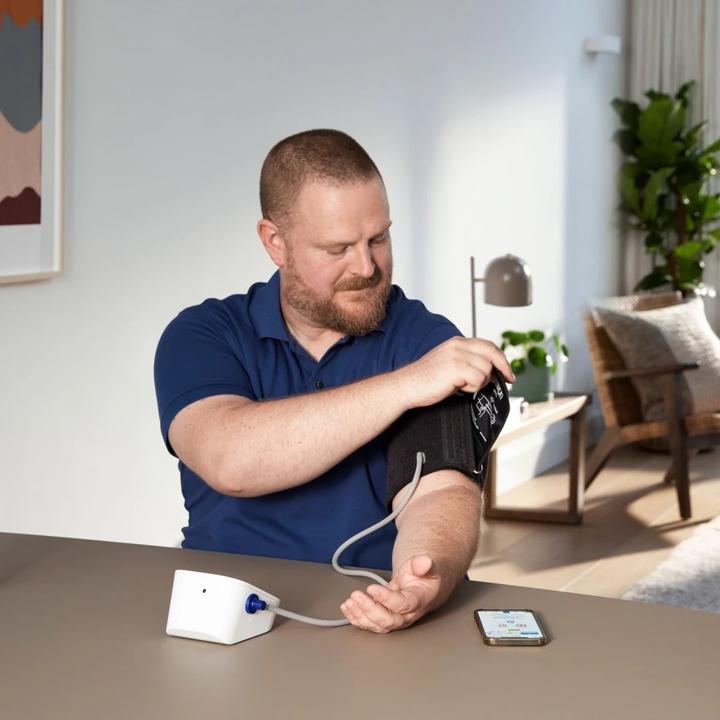 Actual product image Omron M2 Intelli IT+ (Blood pressure monitor upper arm)