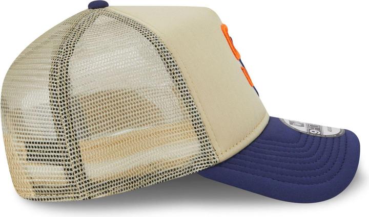 Actual product image New Era 9Forty Trucker San Diego Padres