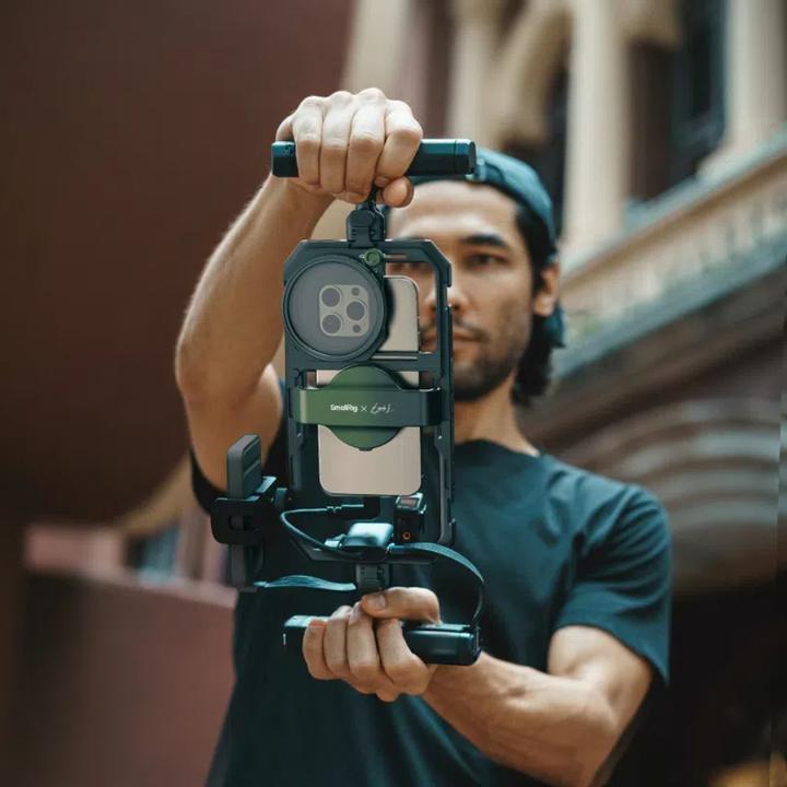 Image du produit SmallRig 4596 x Brandon Li All in One Mobile Video Kit Full Quick Release Co design Edition (Cage, Cage Accessoires, Poignée)