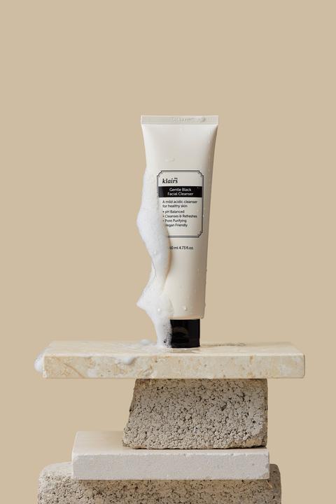 Actual product image Dear Klairs Gentle black facial cleanser (Foam, 140 ml)