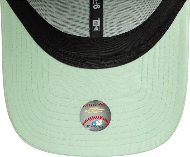 Actual product image New Era 9Forty Strap Cap - Flawless New York Yankees Green