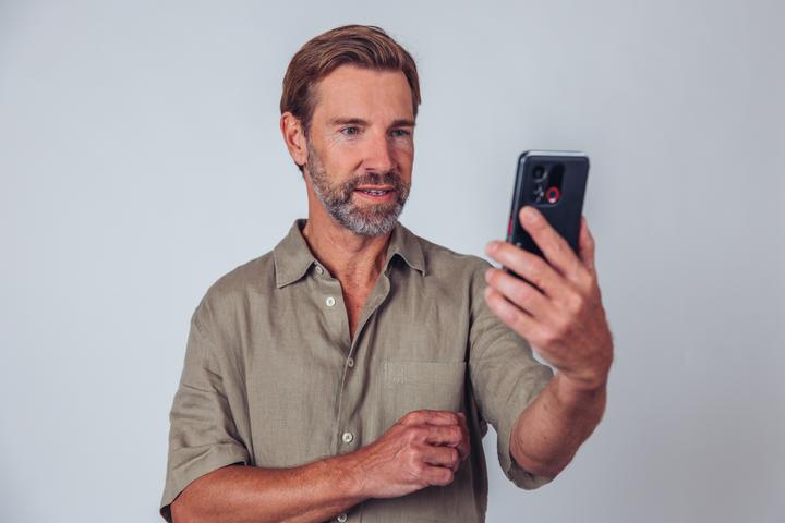 Image du produit Emporia SMART.6, smartphone pour seniors (128 Go, Noir, 6.58", SIM simple, 50 Mpx, 5G)