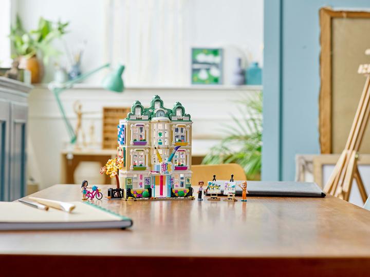 Actual product image LEGO Emma's art school (41711, LEGO Friends)