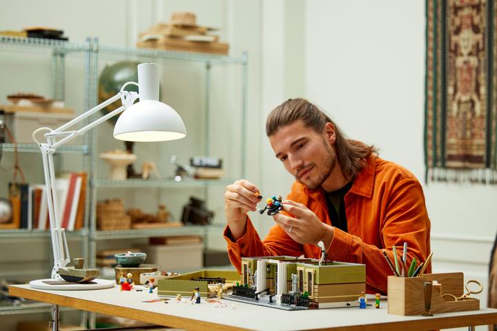 Actual product image LEGO Natural History Museum (10326, LEGO Icons)