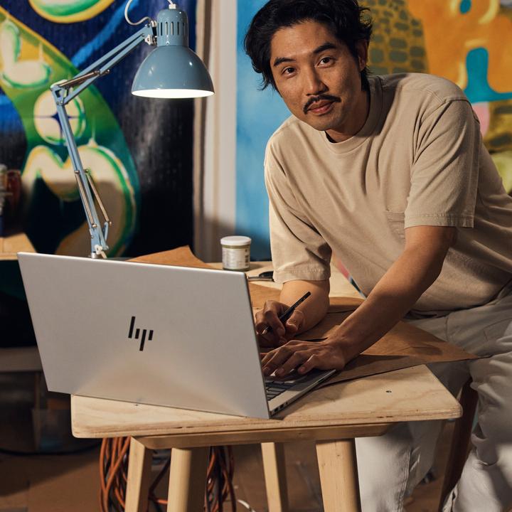 Produktbild HP Envy 17-cw0074ng (17.30", Intel Core i7-13700H, 32 GB, 1000 GB, DE)