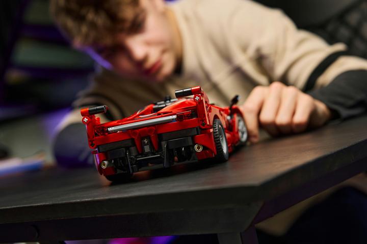 Productafbeelding LEGO Ferrari FXX K (42212, LEGO Technic)