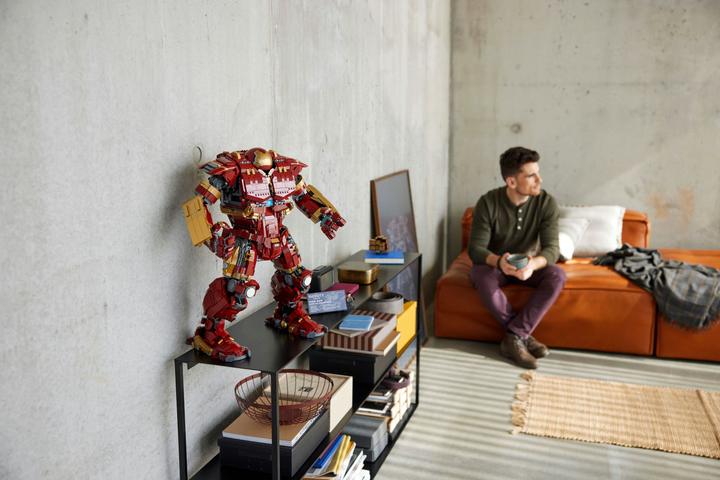 Actual product image LEGO Hulkbuster (76210, LEGO Marvel, LEGO Rare Sets)