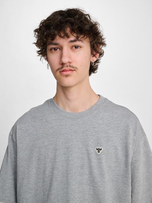 Actual product image hummel hmlLOOSE T-SHIRT BEE S/S (XL)