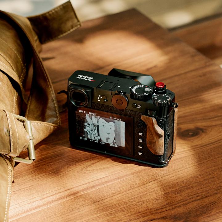 Actual product image SmallRig L-Winkel mit Holzgriff für FUJIFILM GFX100RF Schwarz (Grip)